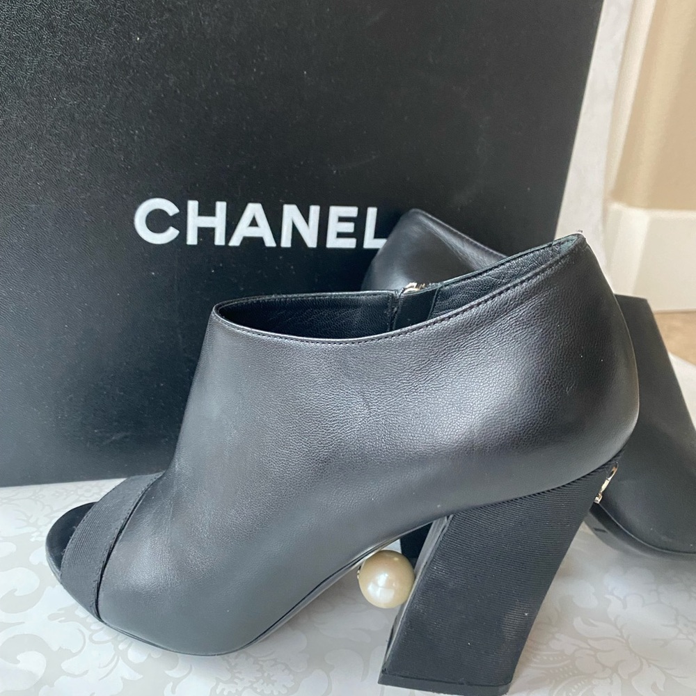 CHANEL - Picture 4 of 7